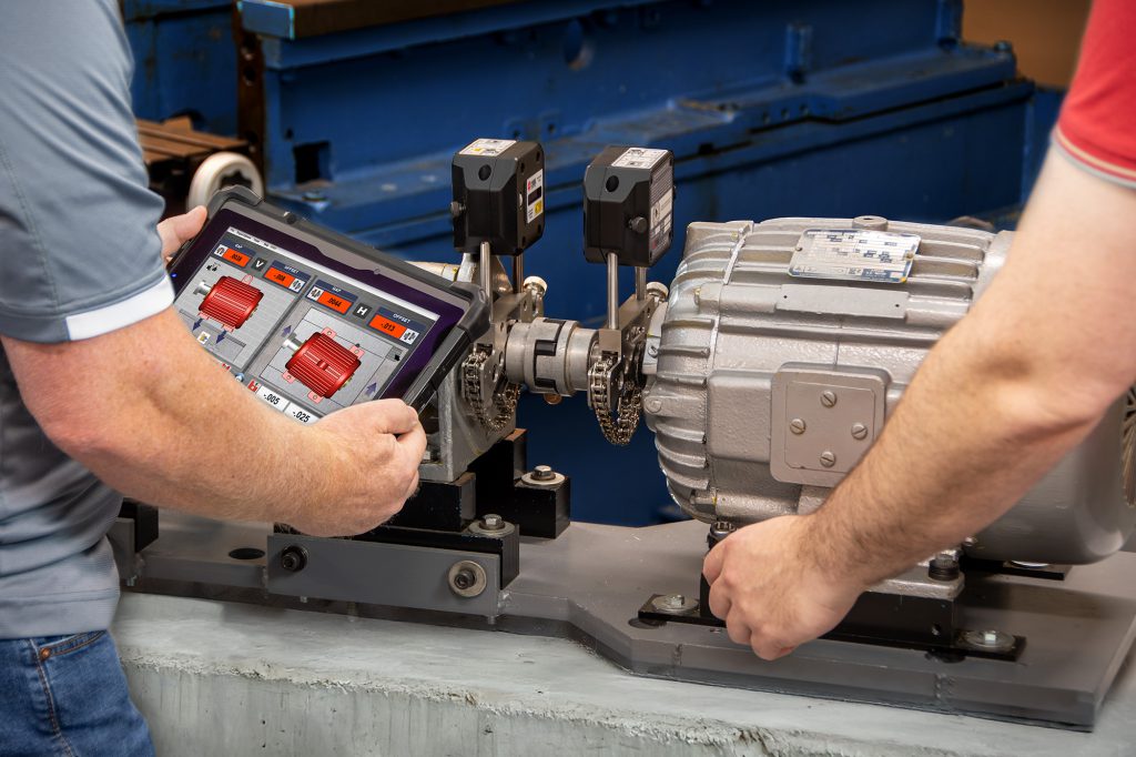 shaft alignment with X-880 5-axis shaft alignment system showing Couple6 on tablet